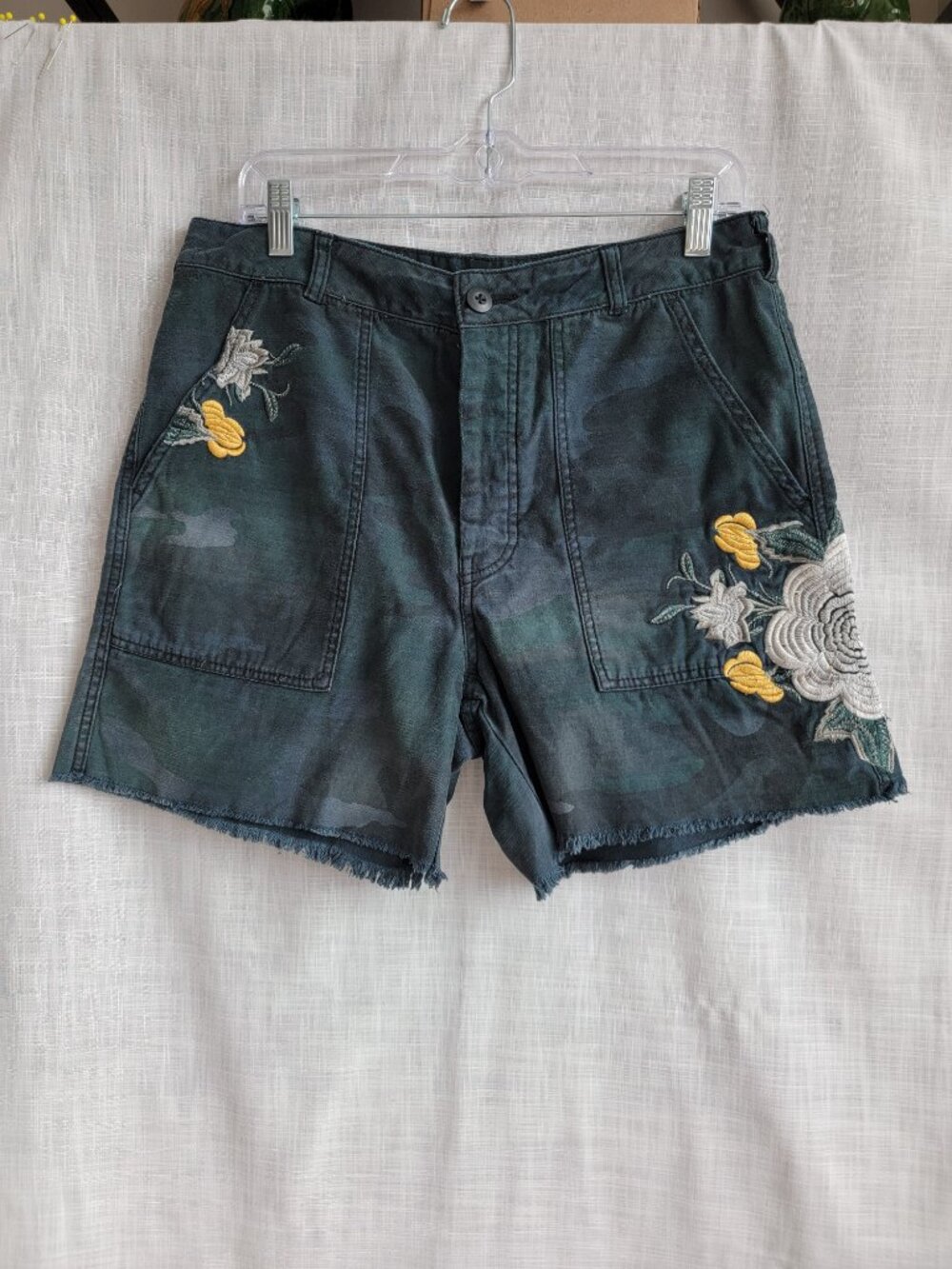 Free People Scout Camo Embroidered Utility Shorts Green Floral Frayed Hem - Picture 2 of 15
